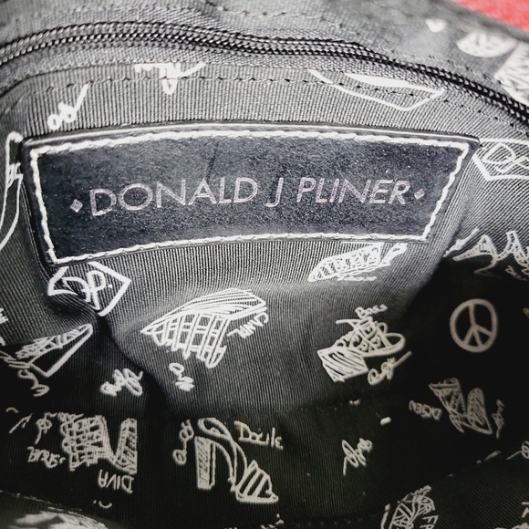 🔥NWT Donald J Pliner Patent Leather Wristlet Clutch - Picture 4 of 16